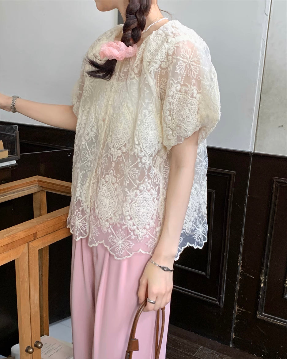 レース刺繍シアーブラウス