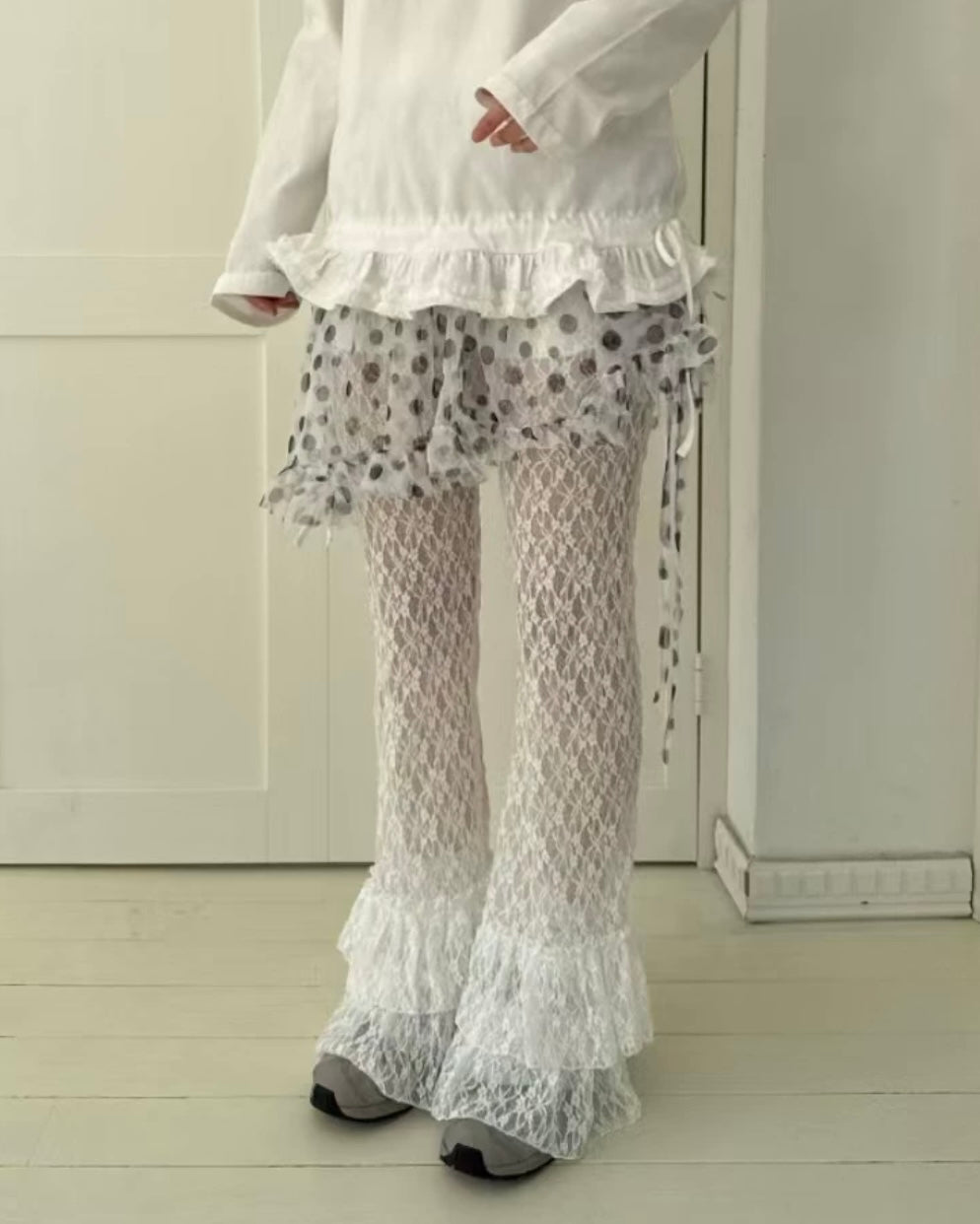 裾フリルレースパンツ
