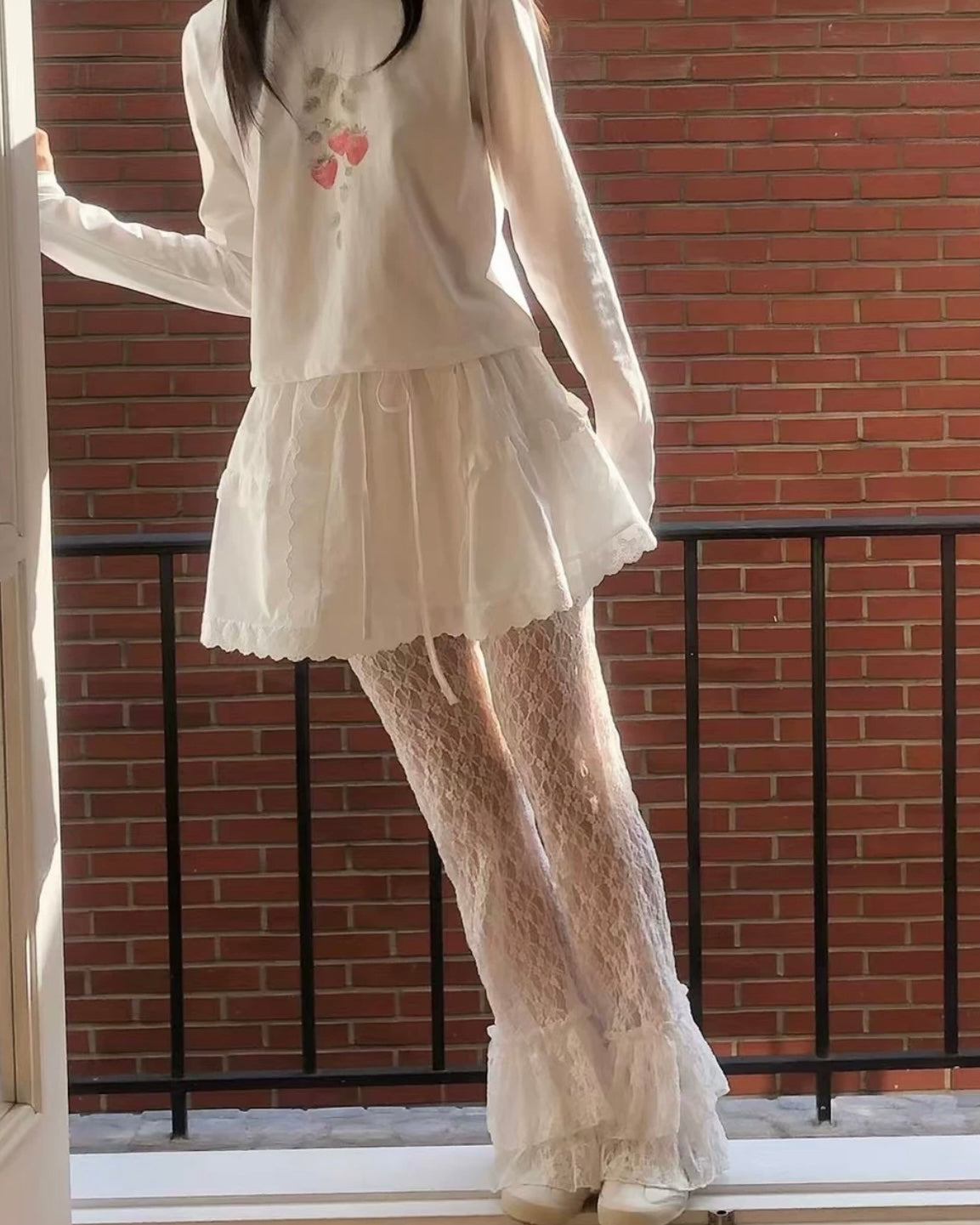 裾フリルレースパンツ