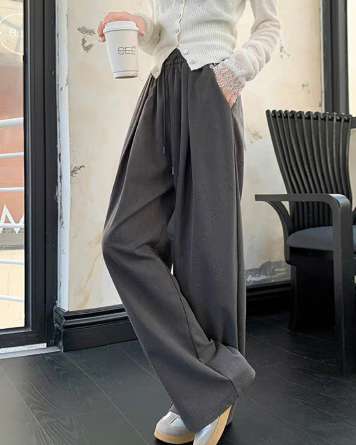 エンボスフラワーストレートパンツ