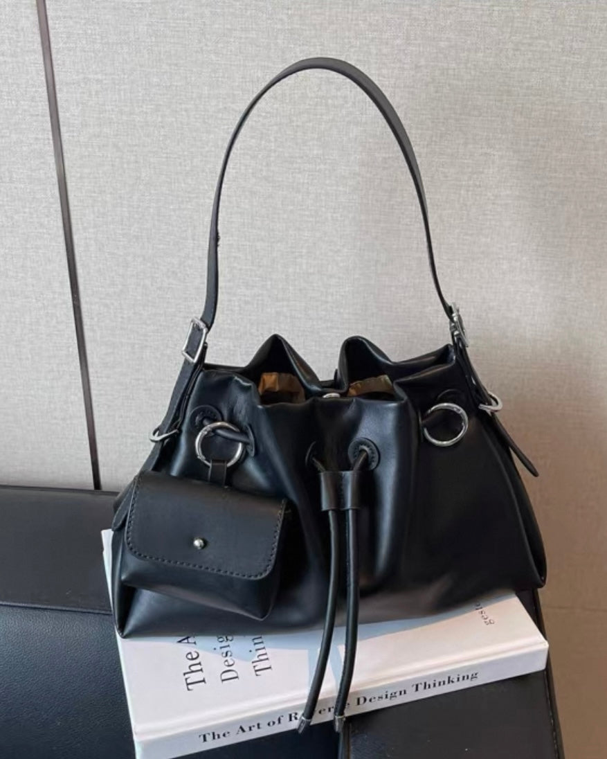 《11/14新作》マルチポーチ付ドロストレザーバッグ