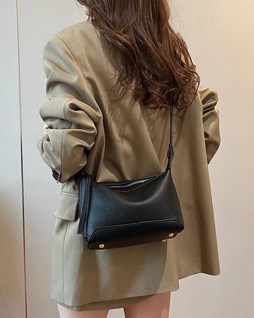 レザーストラップファスナーバッグ
