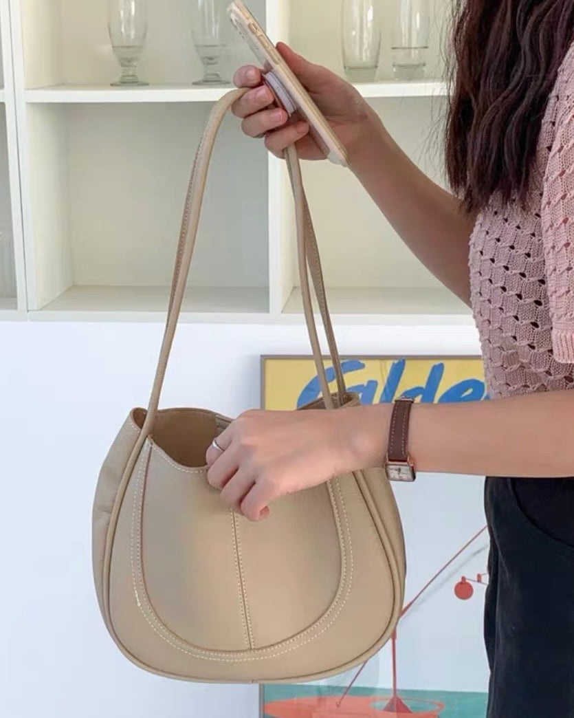 ラウンドステッチレザーバッグ