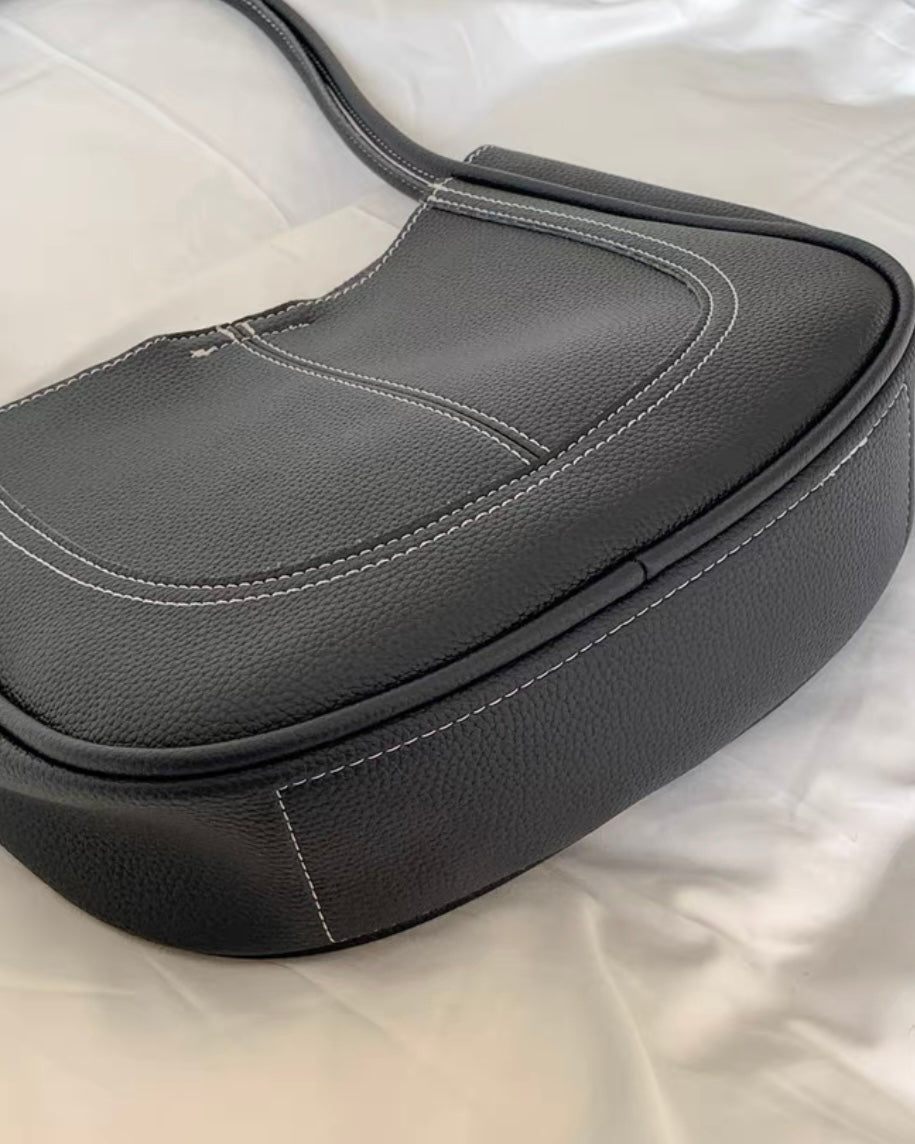 ラウンドステッチレザーバッグ