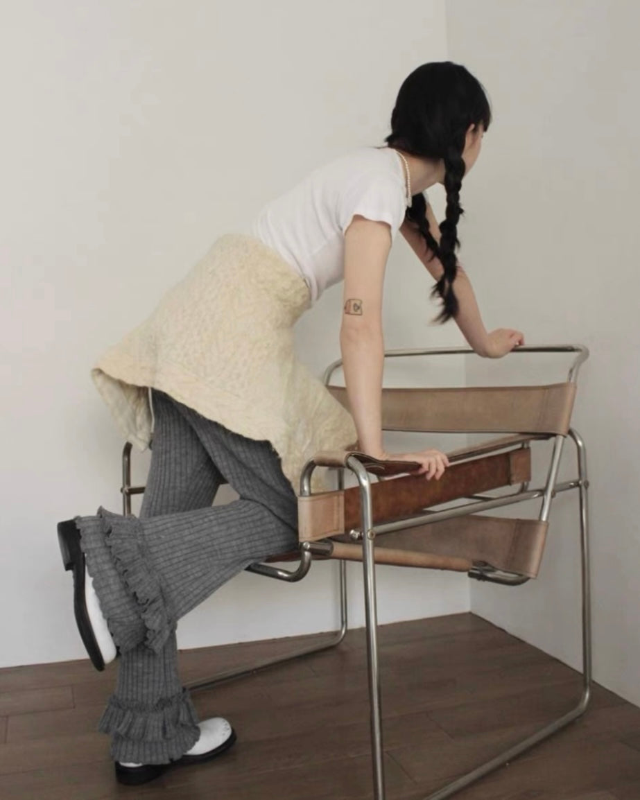 裾フリルニットパンツ