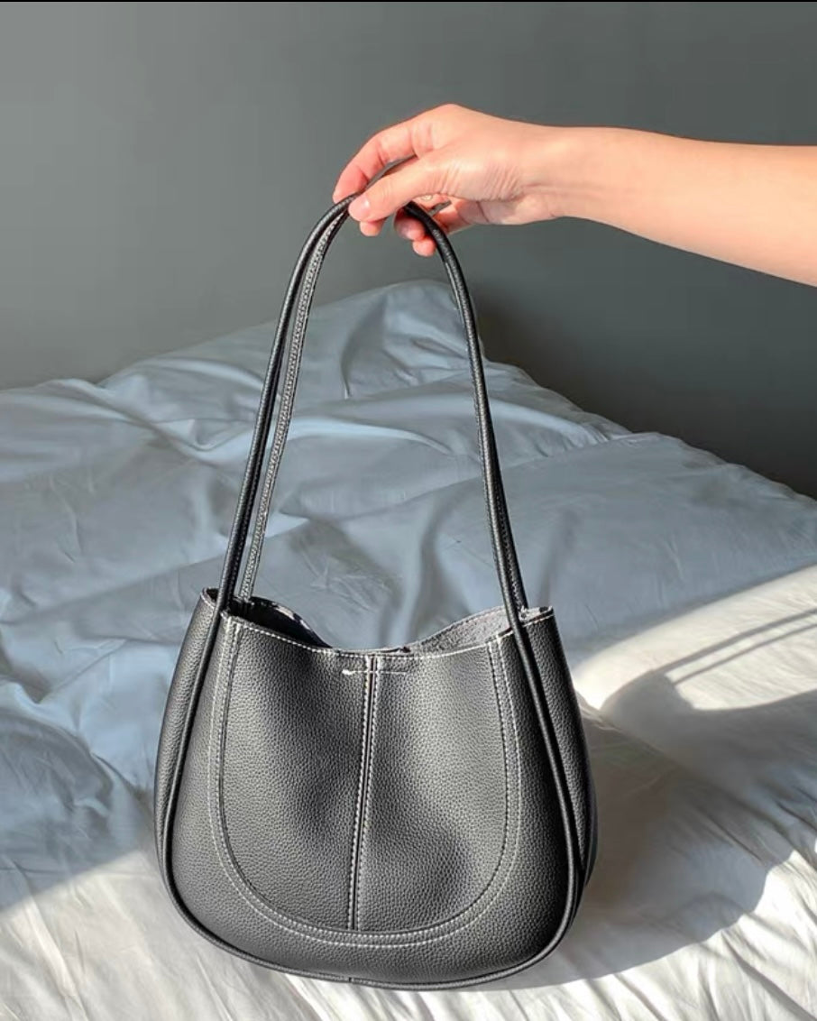 ラウンドステッチレザーバッグ