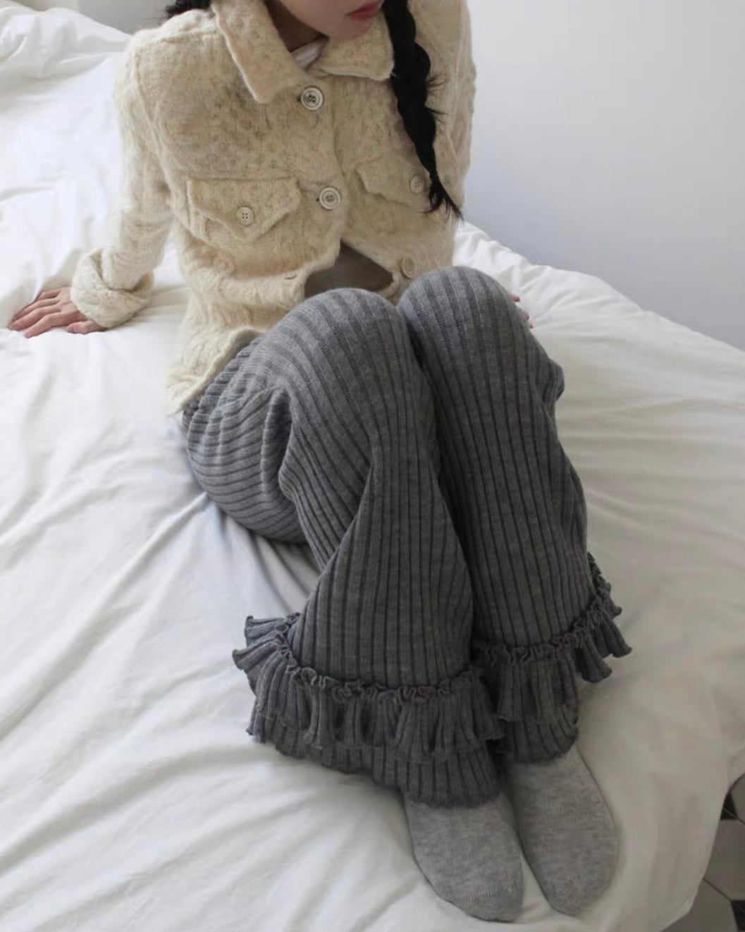 裾フリルニットパンツ