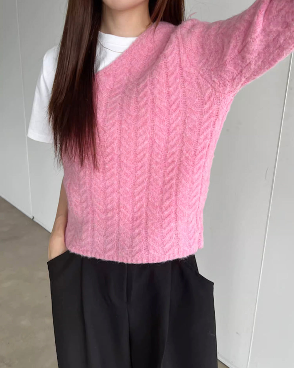 ワンショルダーケーブルニット