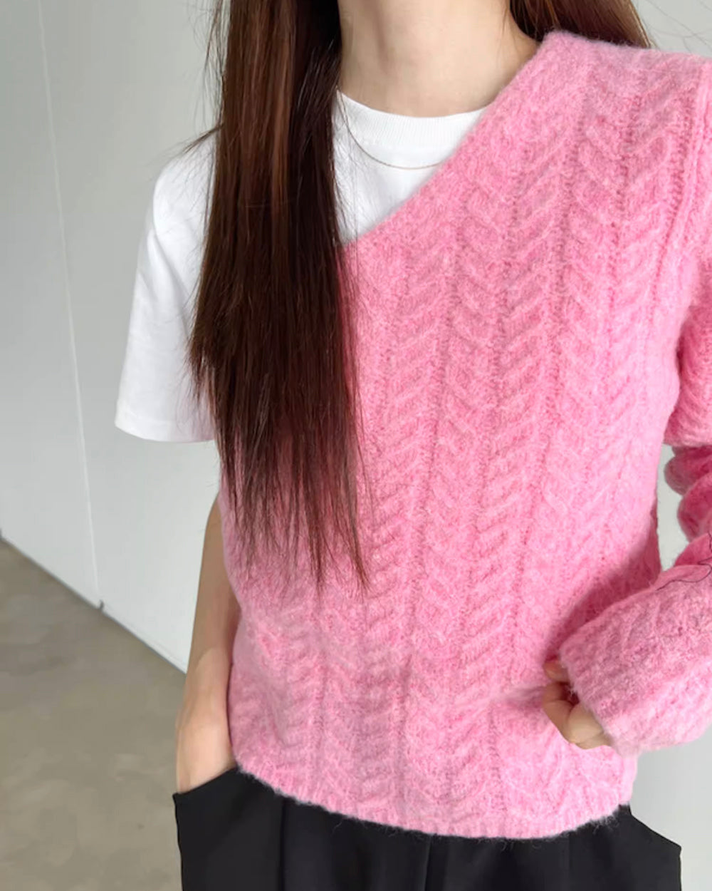 ワンショルダーケーブルニット