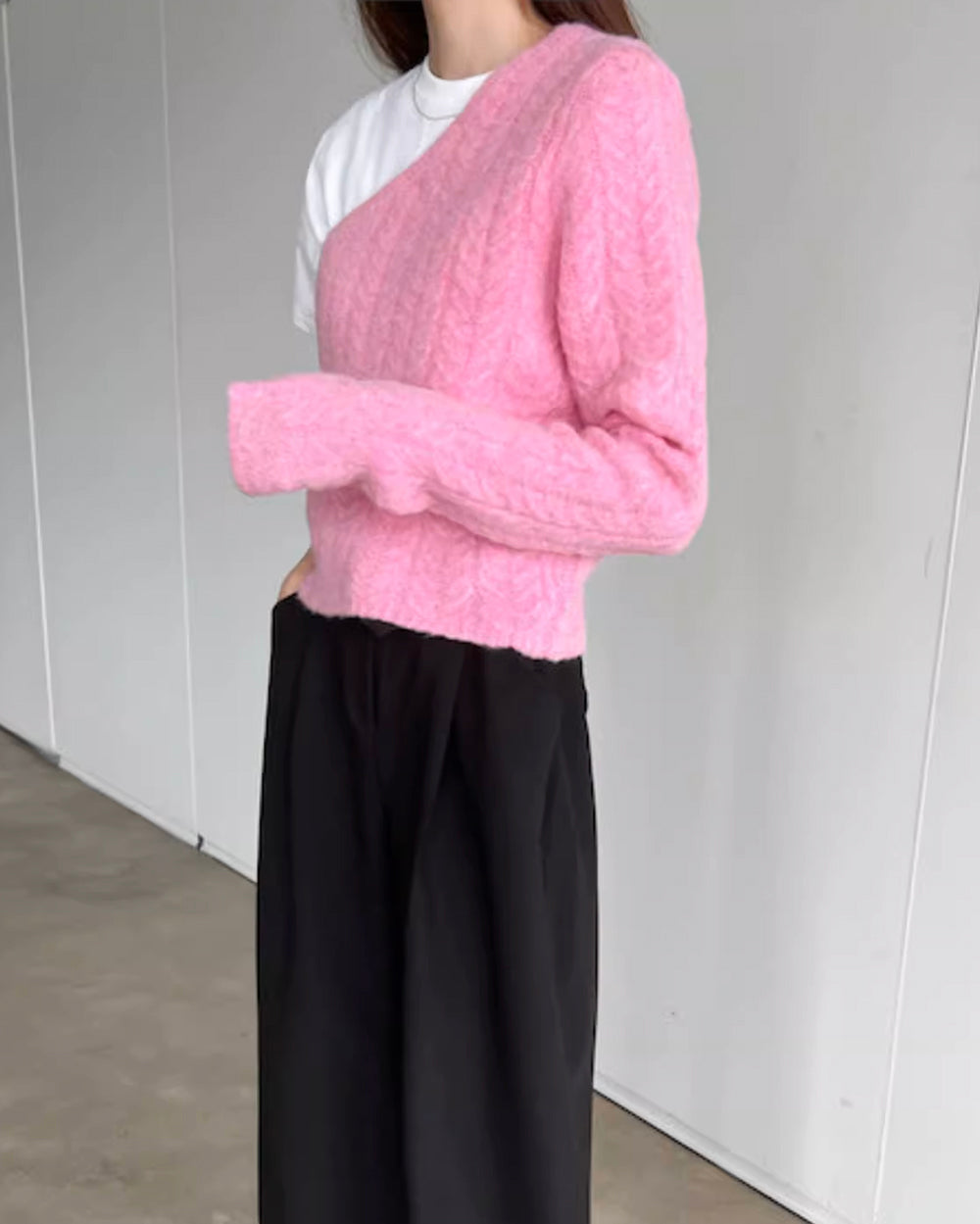 ワンショルダーケーブルニット