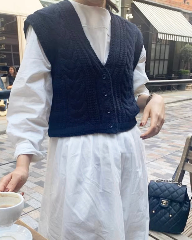 ケーブルニットベスト