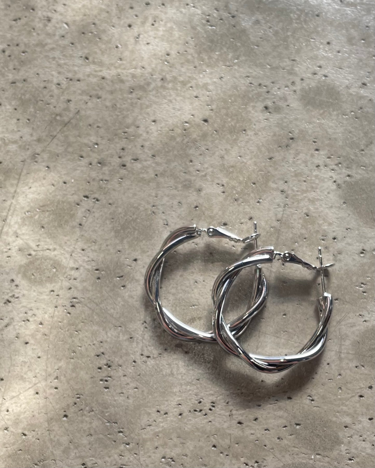 シルバーツイストフープピアス