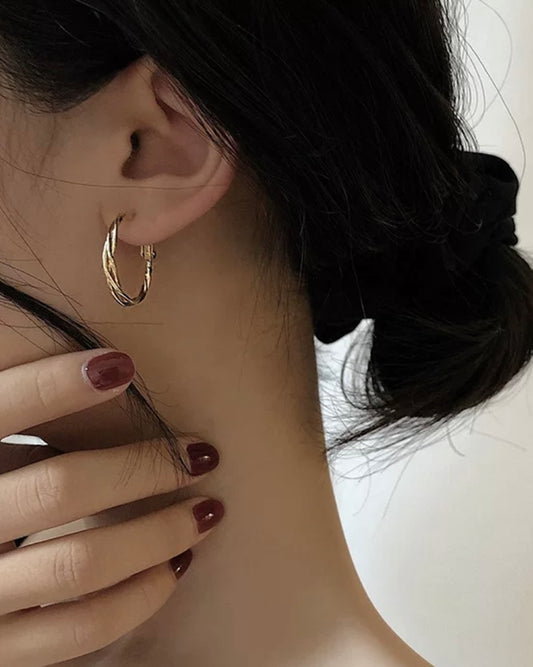 ゴールドワープピアス