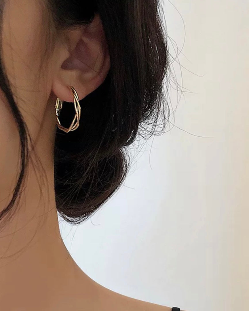 ゴールドワープピアス