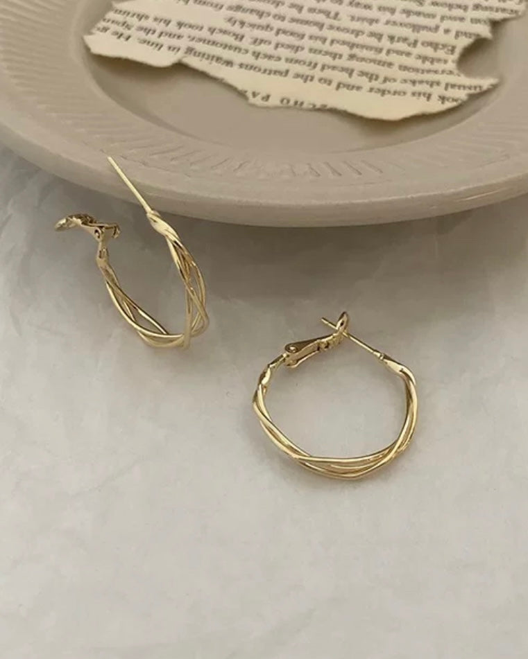 ゴールドワープピアス