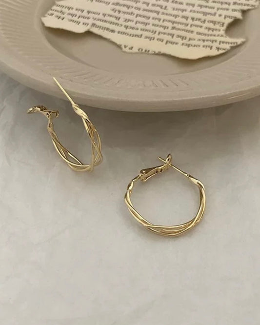 ゴールドワープピアス
