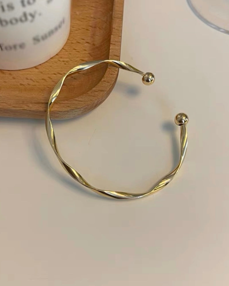 ツイストメタルブレスレット