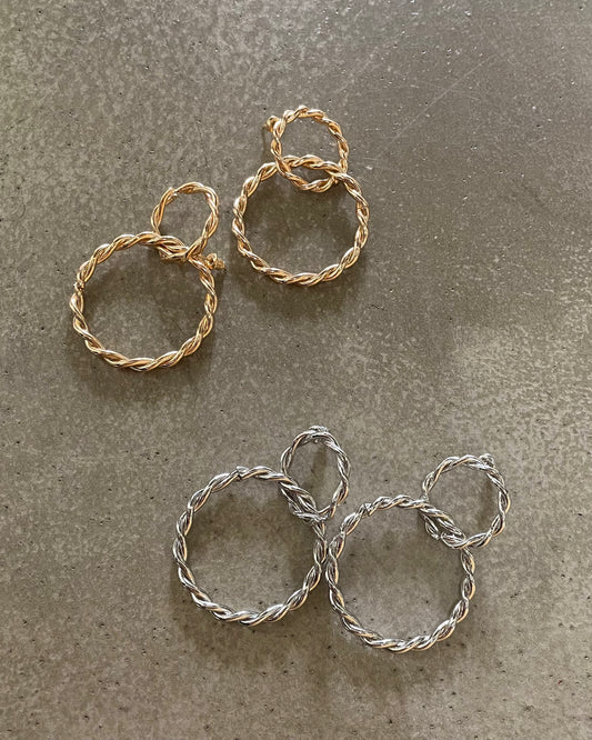 ツイストフープピアス