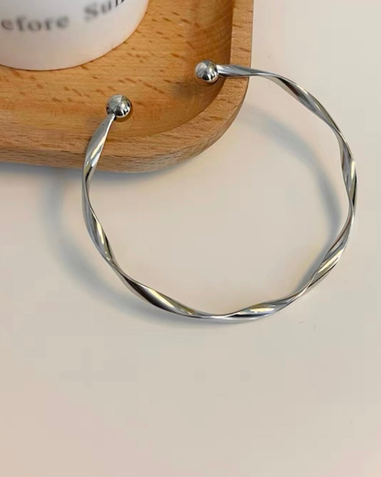 ツイストメタルブレスレット