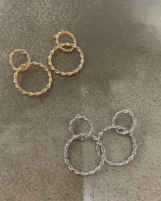ツイストフープピアス