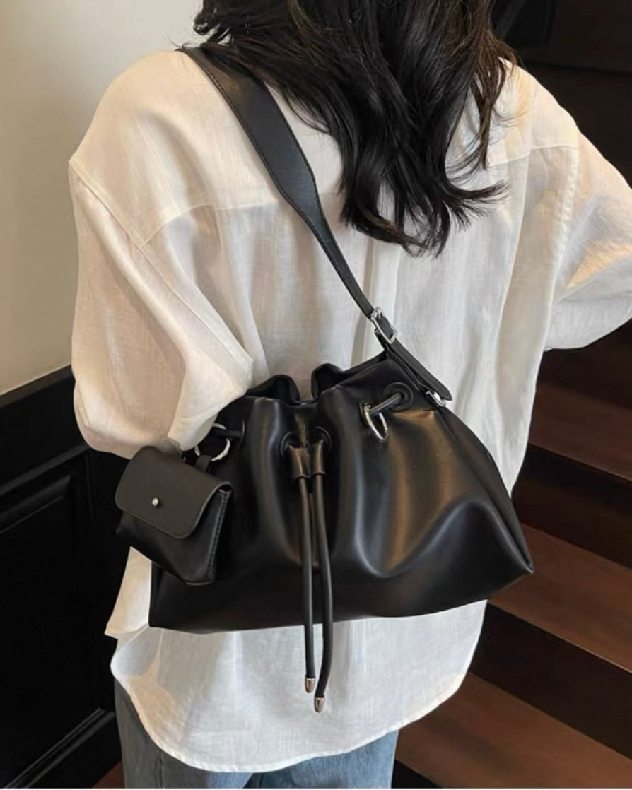 《11/14新作》マルチポーチ付ドロストレザーバッグ