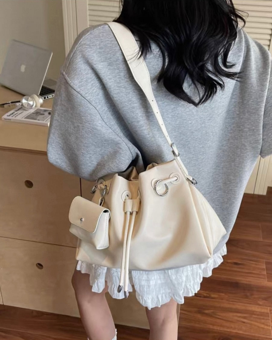 《11/14新作》マルチポーチ付ドロストレザーバッグ