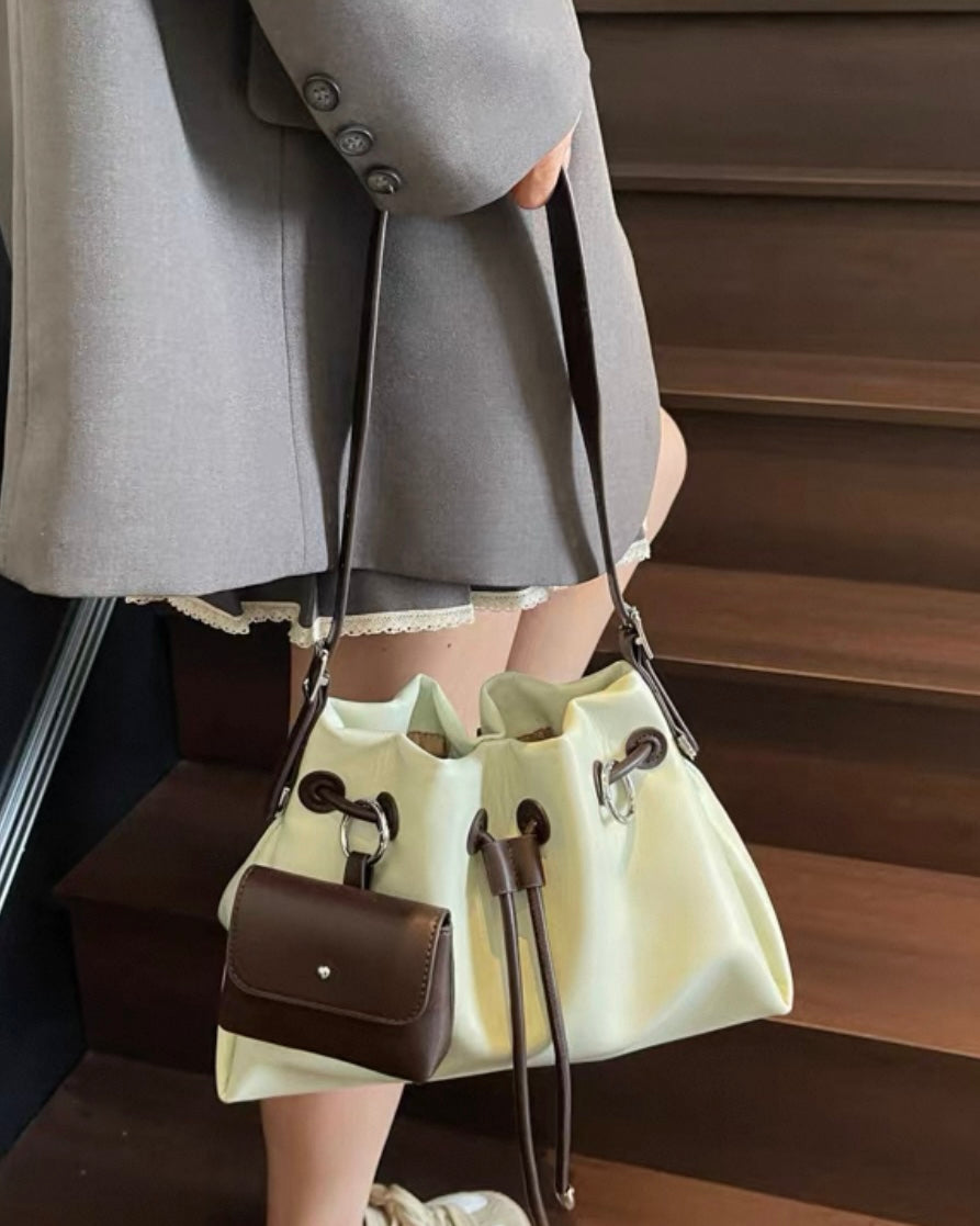 《11/14新作》マルチポーチ付ドロストレザーバッグ