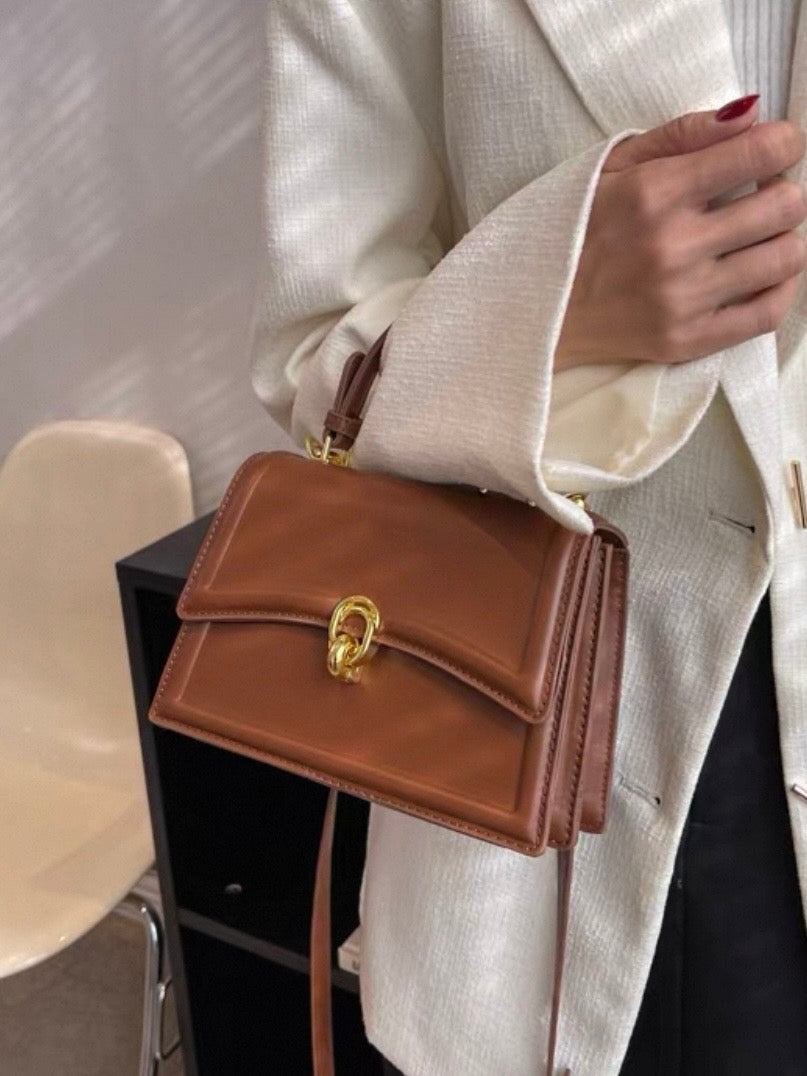 2wayスムースレザーラウンドフラップバッグ