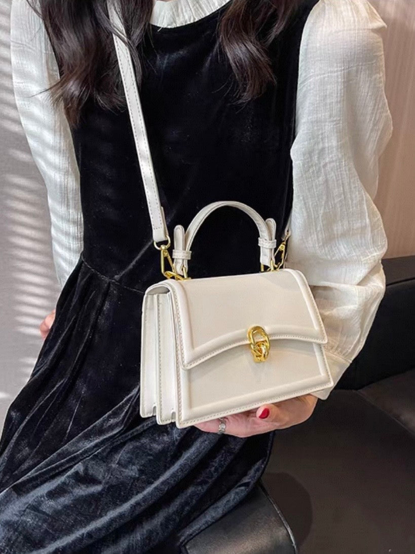 2wayスムースレザーラウンドフラップバッグ