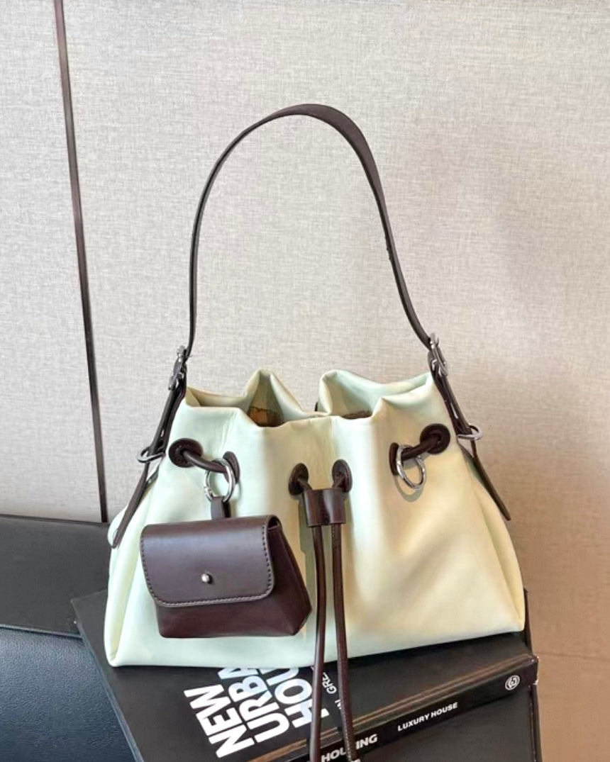 《11/14新作》マルチポーチ付ドロストレザーバッグ