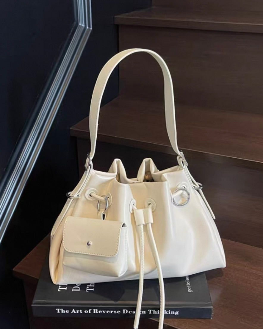 《11/14新作》マルチポーチ付ドロストレザーバッグ