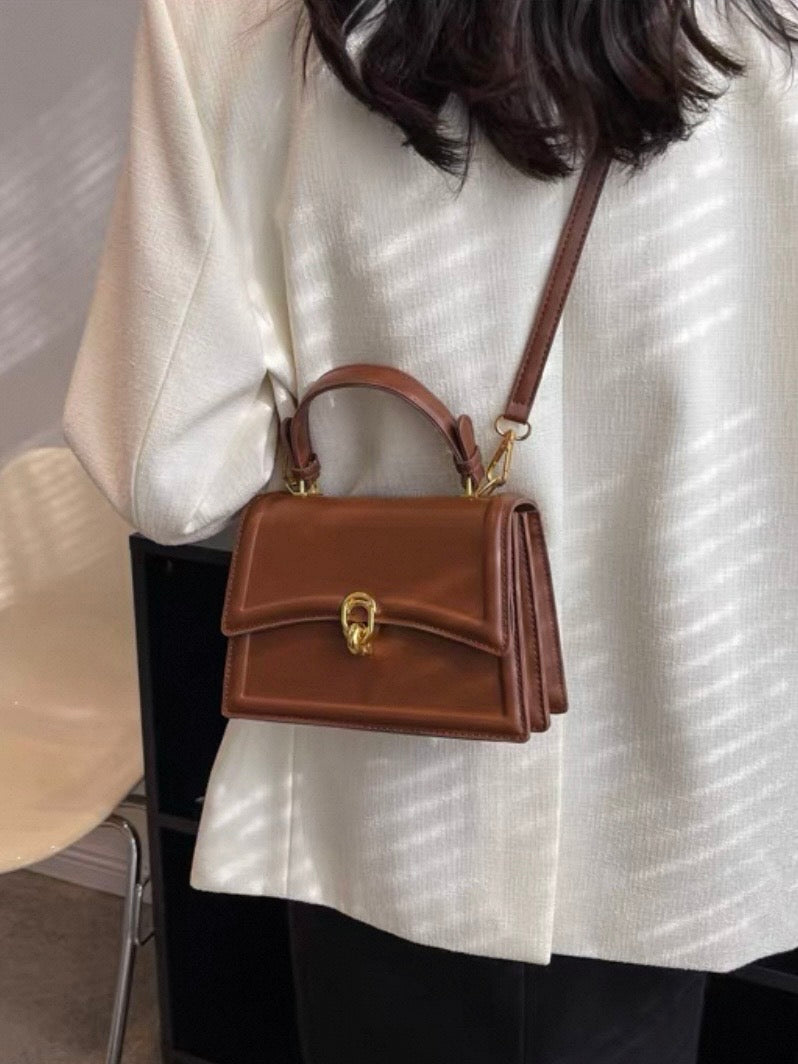 2wayスムースレザーラウンドフラップバッグ