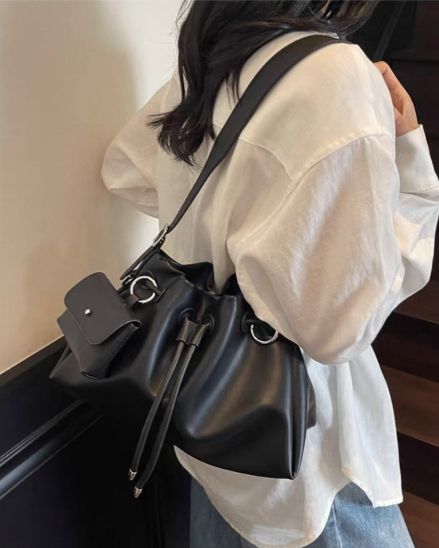 《11/14新作》マルチポーチ付ドロストレザーバッグ