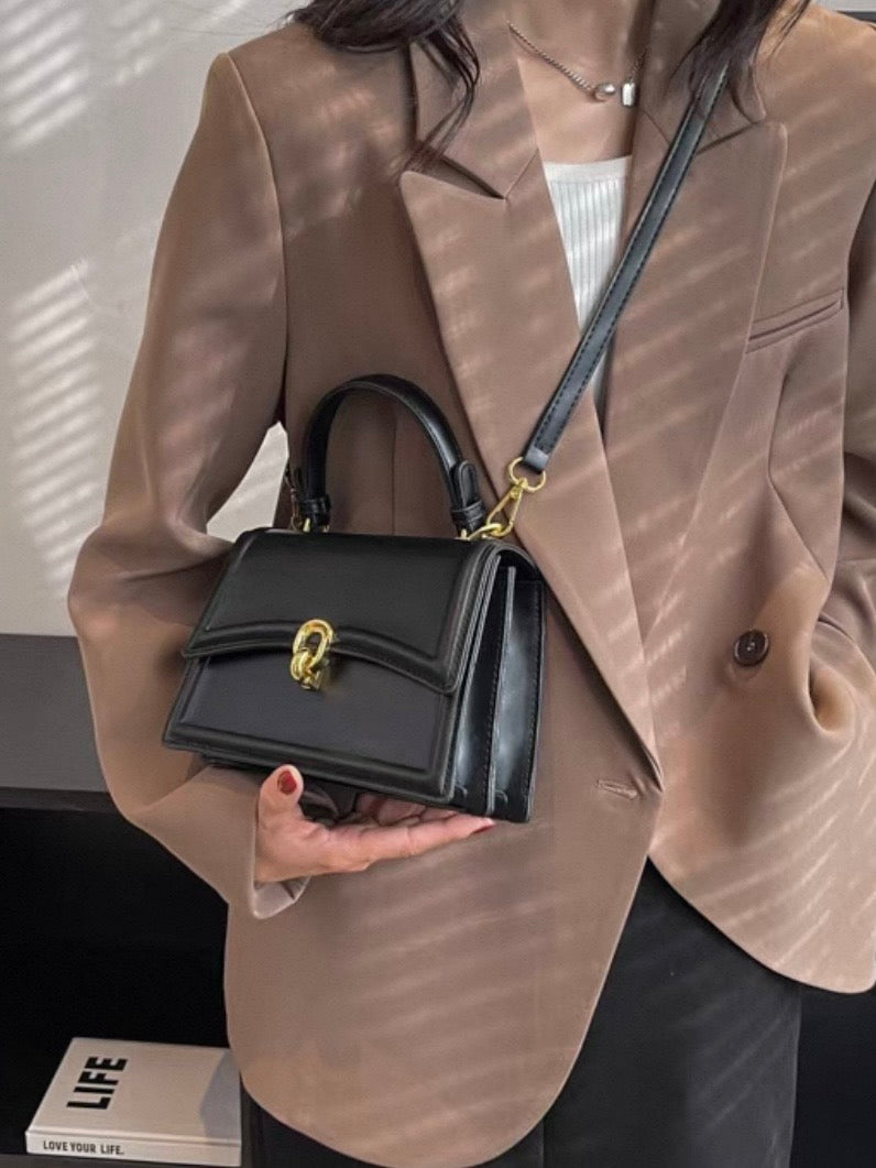 2wayスムースレザーラウンドフラップバッグ