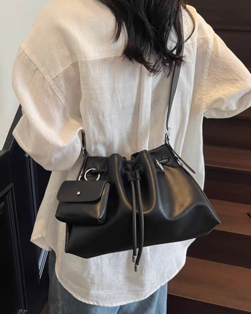 《11/14新作》マルチポーチ付ドロストレザーバッグ