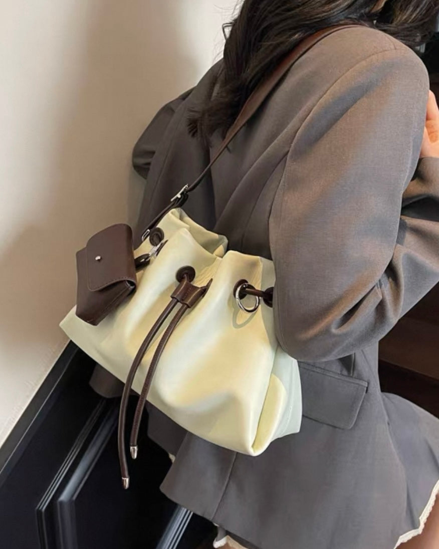 《11/14新作》マルチポーチ付ドロストレザーバッグ