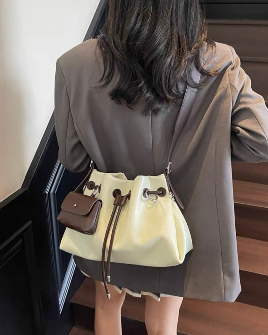 《11/14新作》マルチポーチ付ドロストレザーバッグ