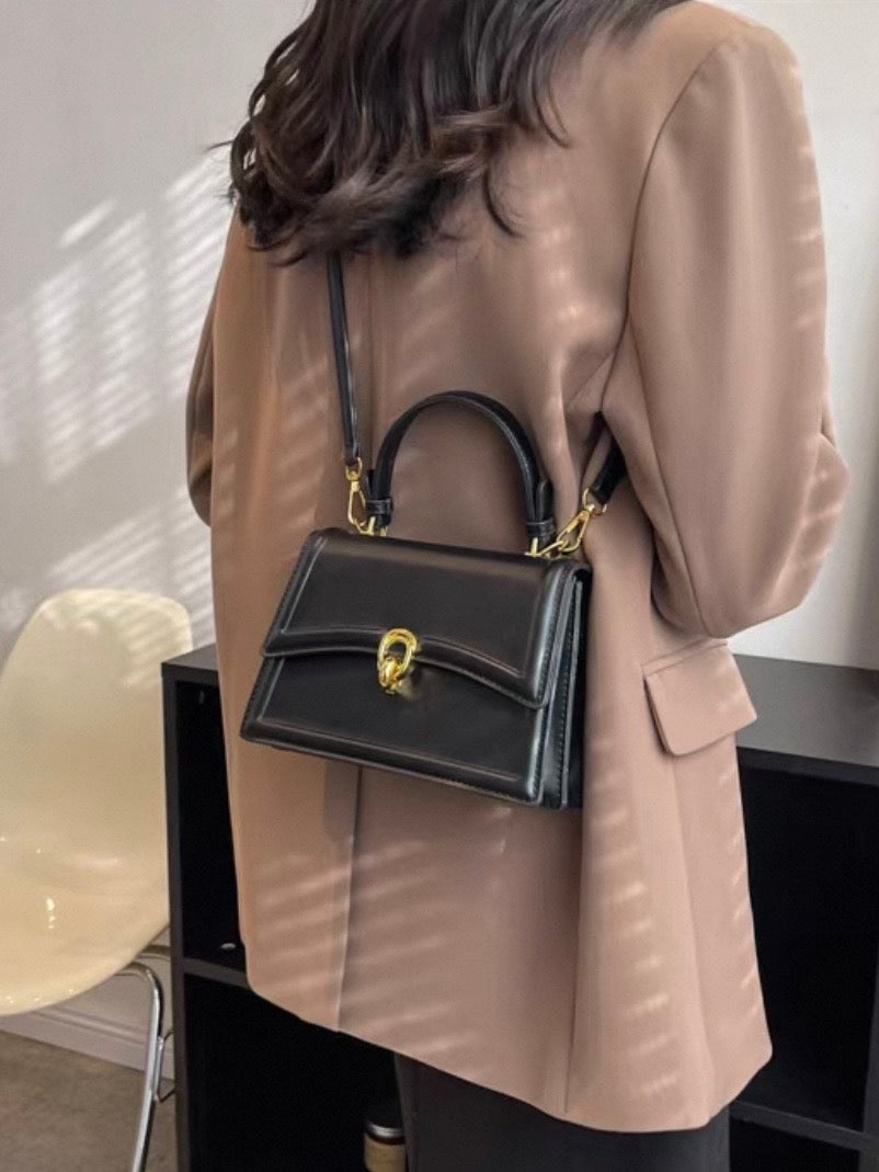 2wayスムースレザーラウンドフラップバッグ