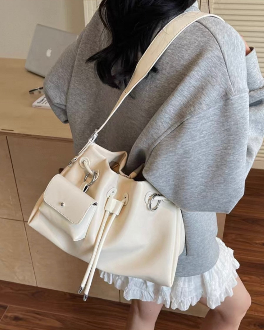 《11/14新作》マルチポーチ付ドロストレザーバッグ