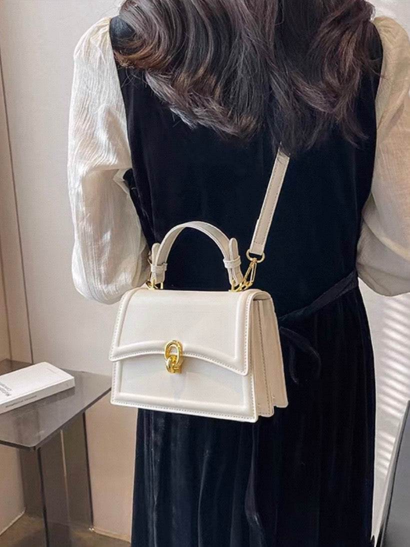 2wayスムースレザーラウンドフラップバッグ