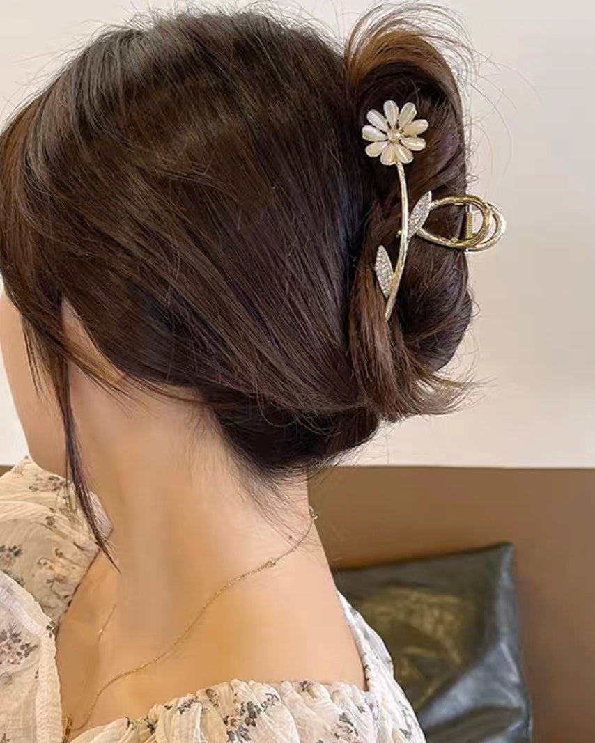 ホワイトフラワーヘアクリップ – QúON